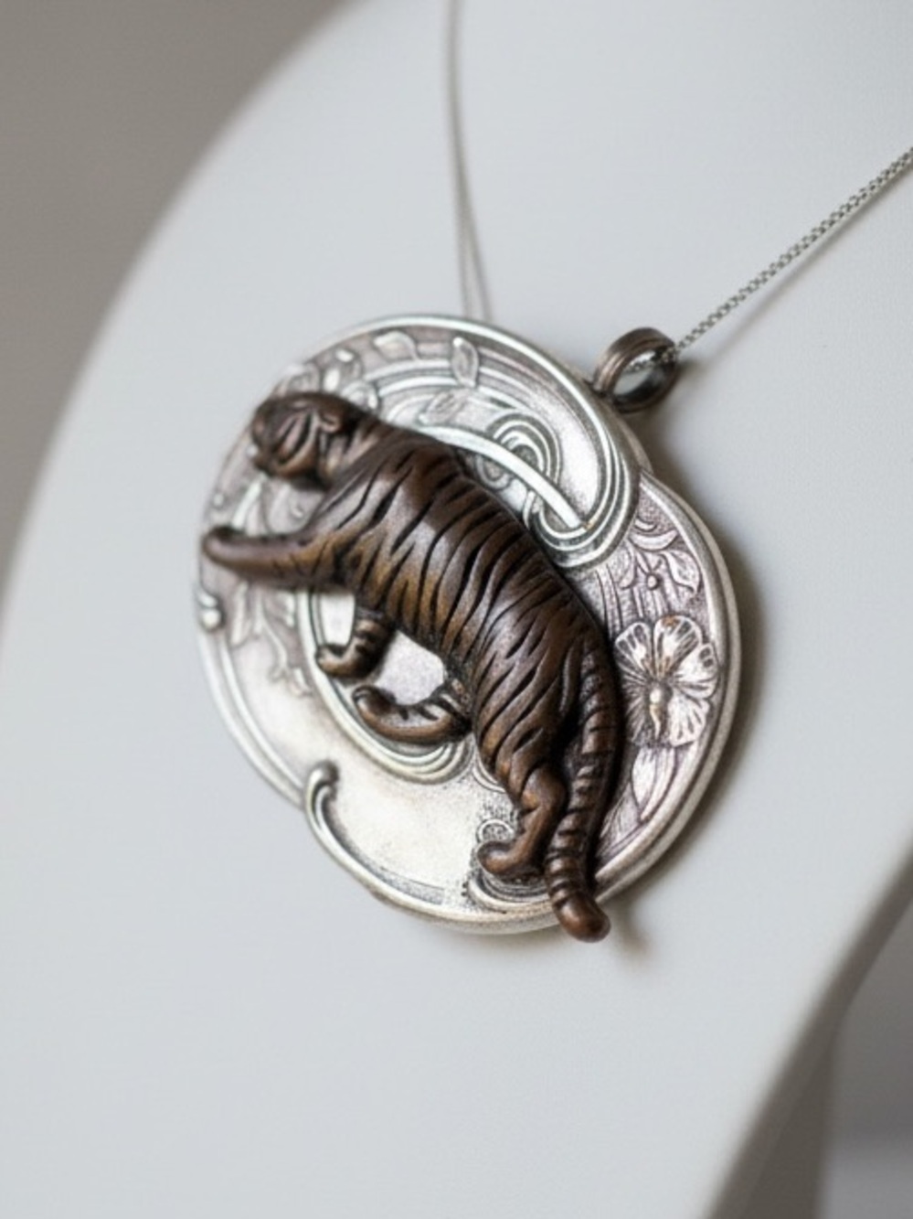 RARE Vintage Mixed Metal Tiger Statement Pendant Art Nouveau Oval Auburn GameDay - Picture 6 of 13